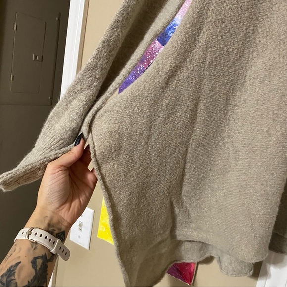 🎉3/$20 CLEAR OUT SALE!🎉 Tan/Taupe Tunic Sweater Cowl Neck Turtle Neck - Picture 2 of 4